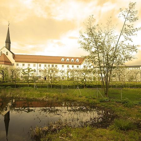 لاوفن Kapuzinerhof Seminar- Und Kongresshotel المظهر الخارجي الصورة